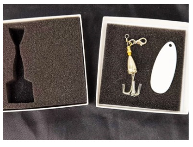 boxed sublimation fishing lure with white spinner for sublimation 